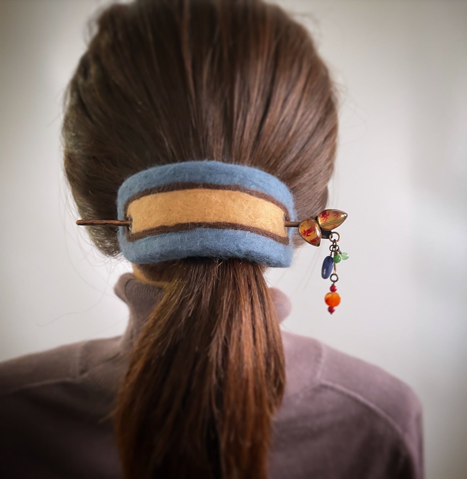 かんざしバレッタ ブルー マジェステ カニ ウール TAMARUSAN