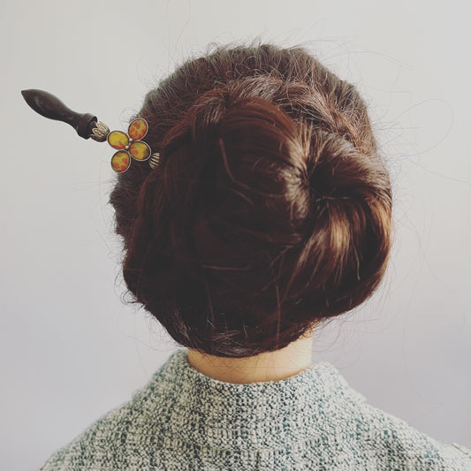 木製かんざし マルチカラー 菊 オレンジ TAMARUSAN