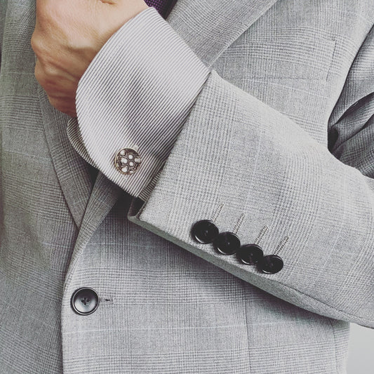 カフスボタン 白黒 亀甲 金