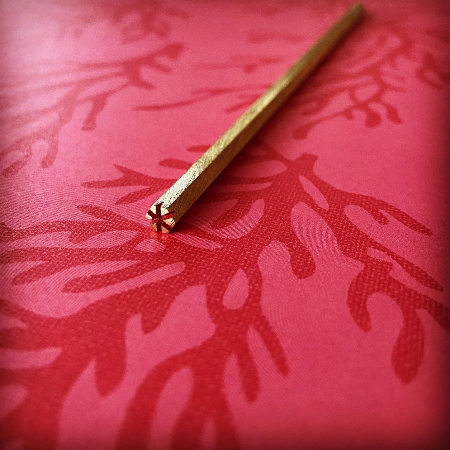 男のかんざし 真鍮 赤 TAMARUSAN