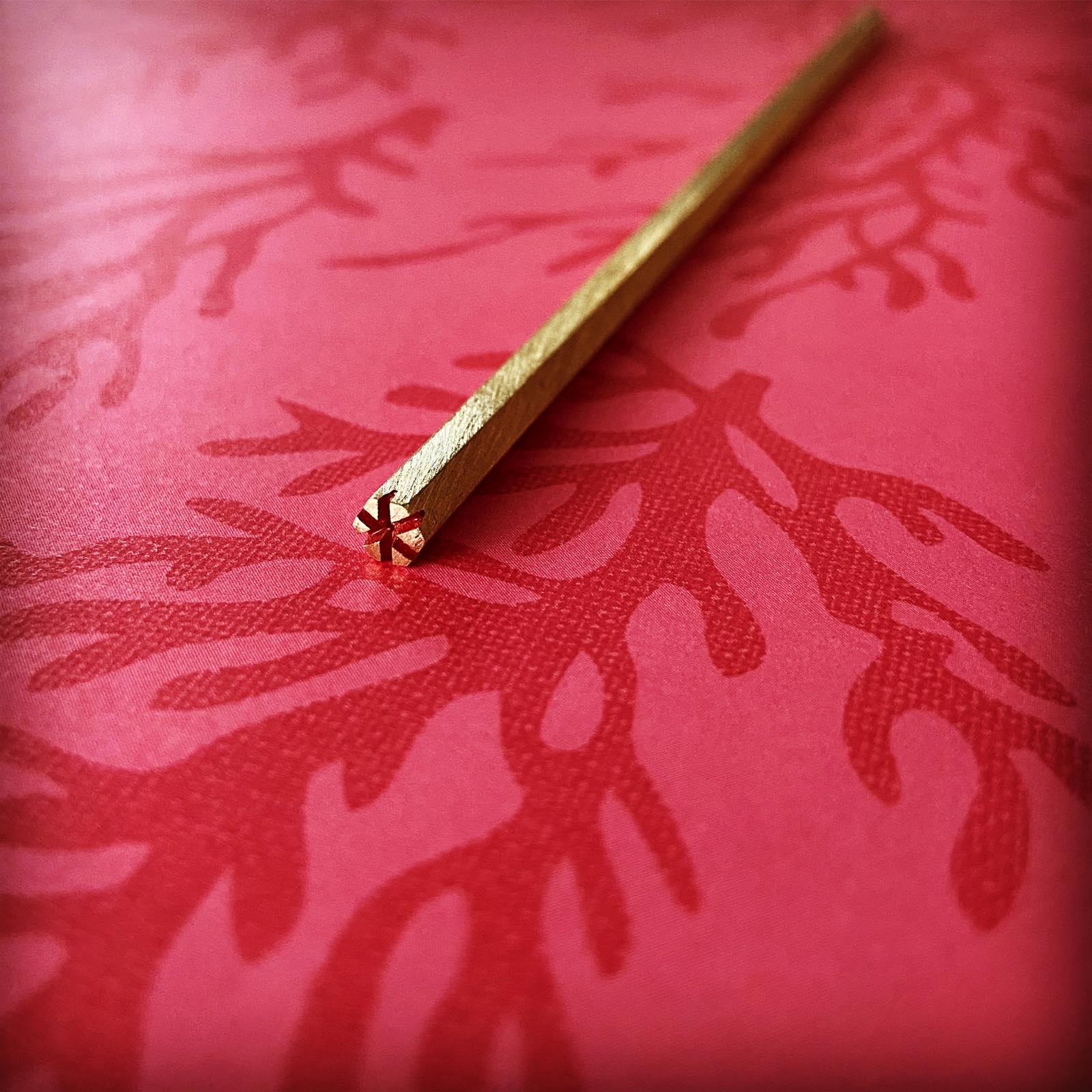 男のかんざし 真鍮 赤 TAMARUSAN
