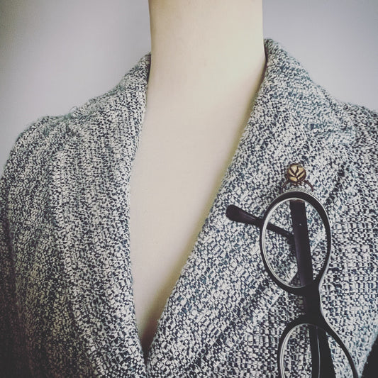 眼鏡ホルダーピンブローチ ブラウン シダ TAMARUSAN