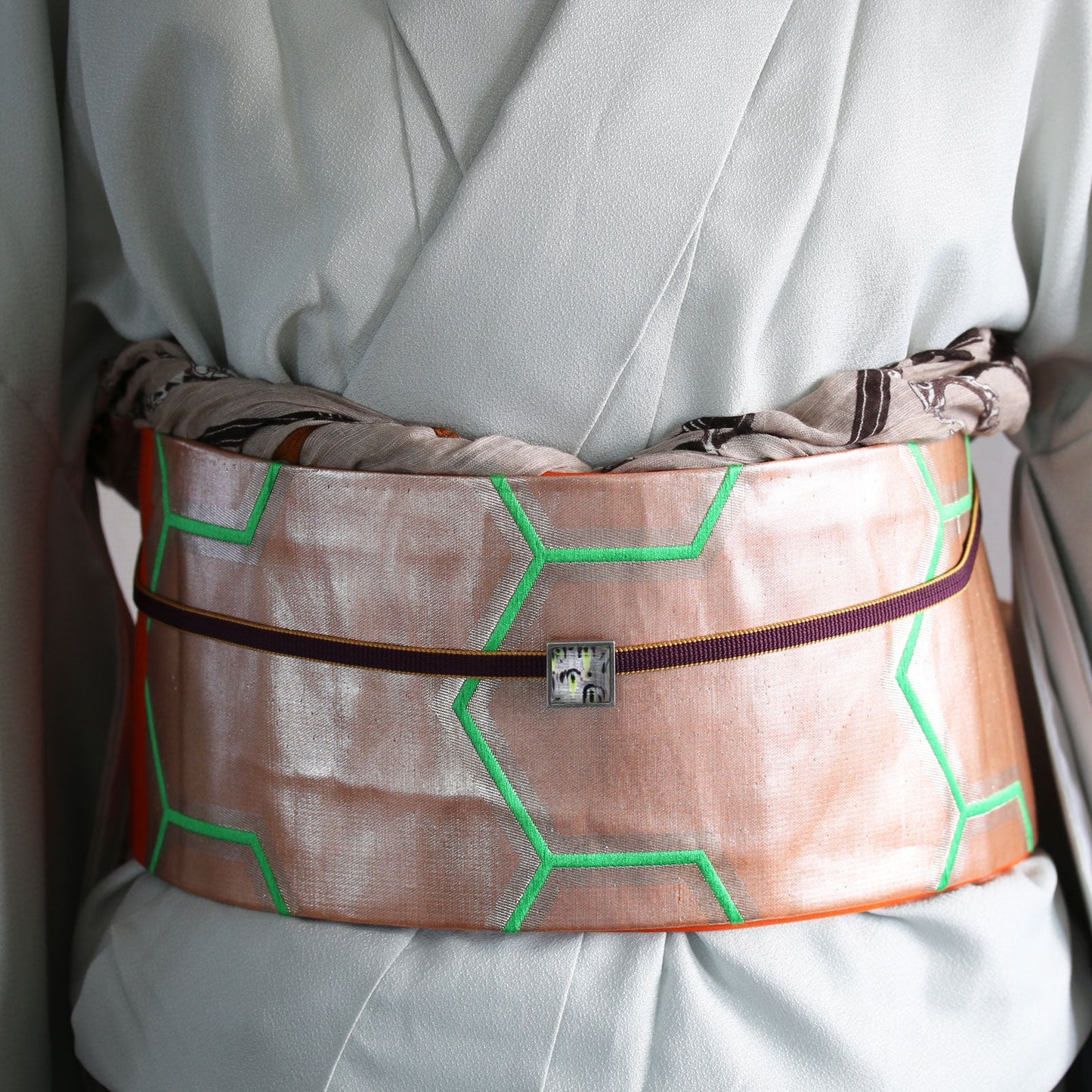 帯留 黒 鶴 花 TAMARUSAN