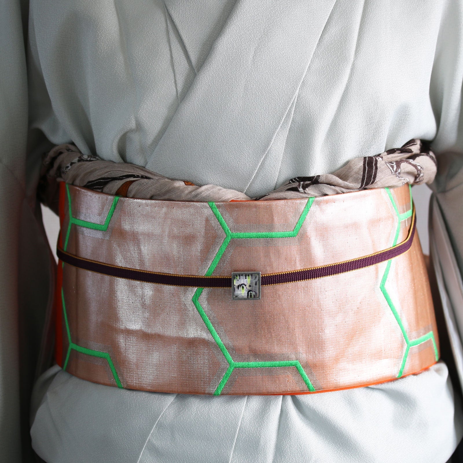 帯留 黒 鶴 花 TAMARUSAN