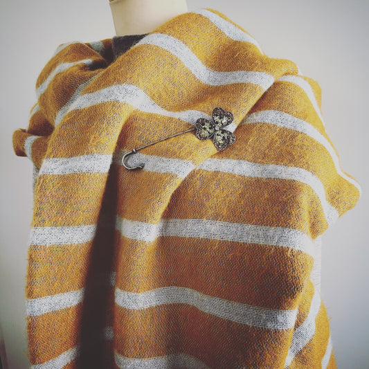 安全ピンブローチ 花 恐竜 紺 Lサイズ TAMARUSAN