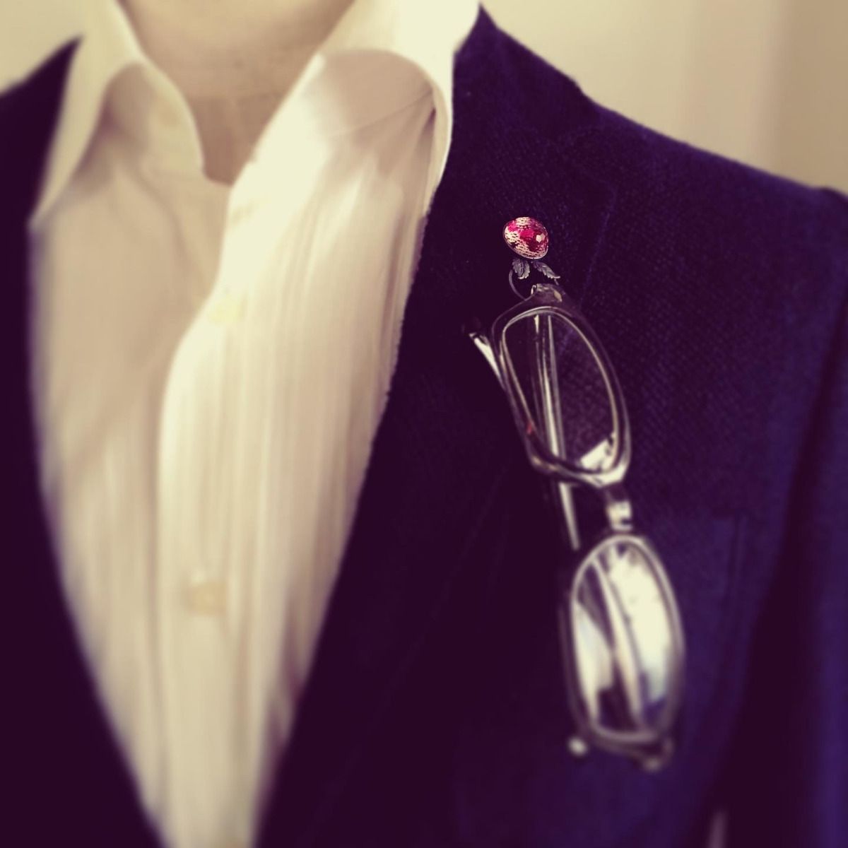 眼鏡ホルダーピンブローチ 恐竜 紫 TAMARUSAN