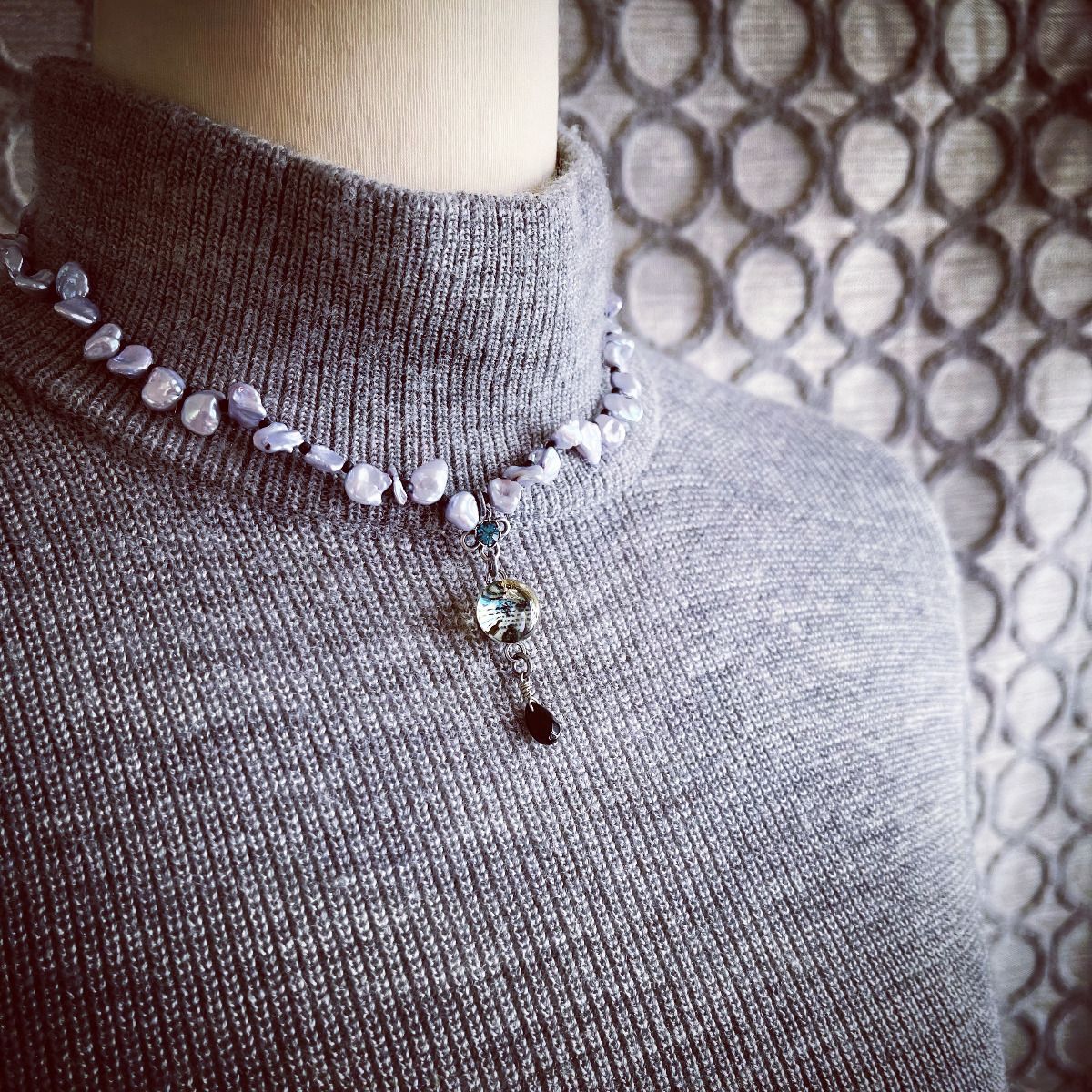 天然石チョーカー 恐竜 紺 淡水パール TAMARUSAN