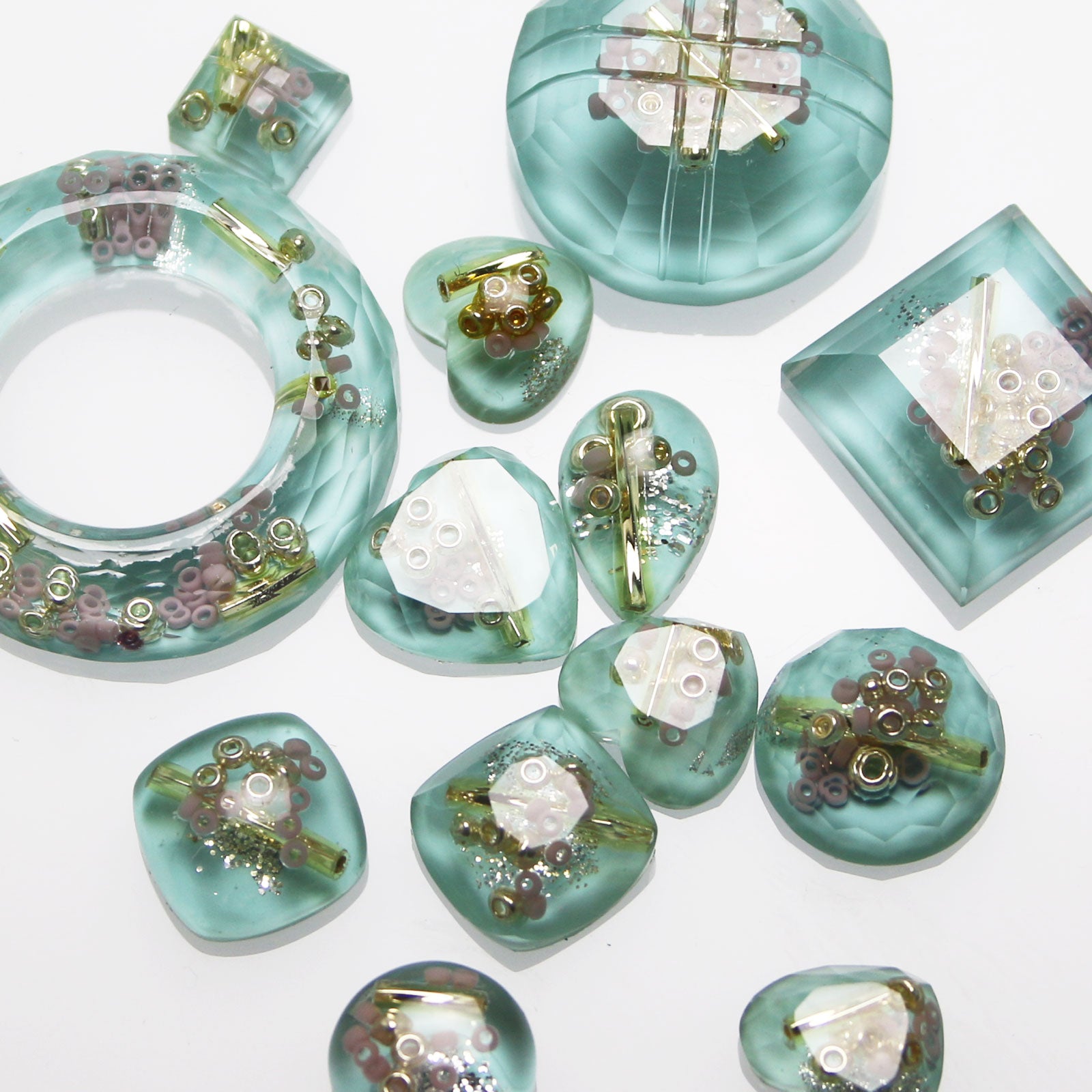 ネクタイピン 水色 ビーズ 贈り物 TAMARUSAN