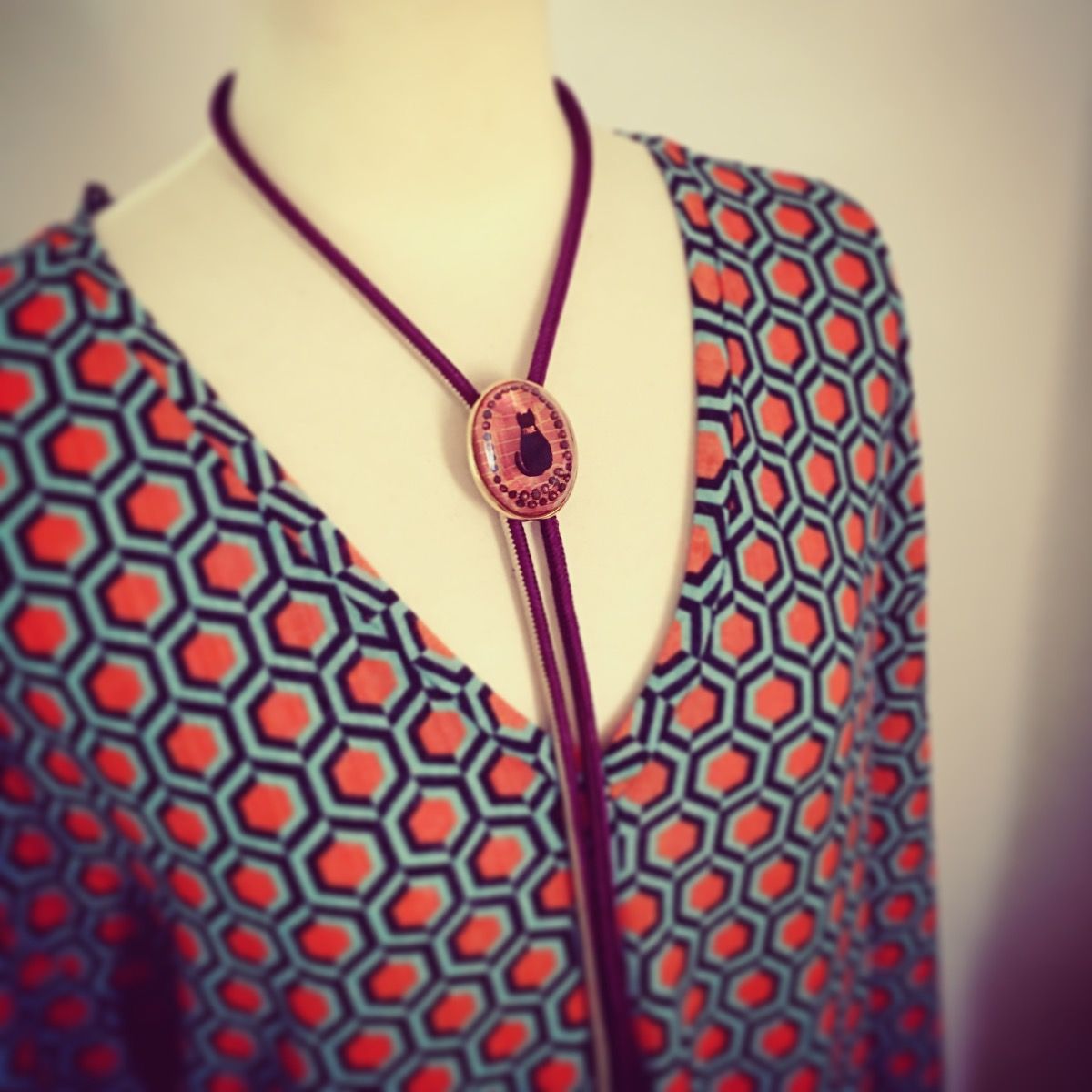 組紐ループタイ 猫 正絹 オレンジ 24k TAMARUSAN