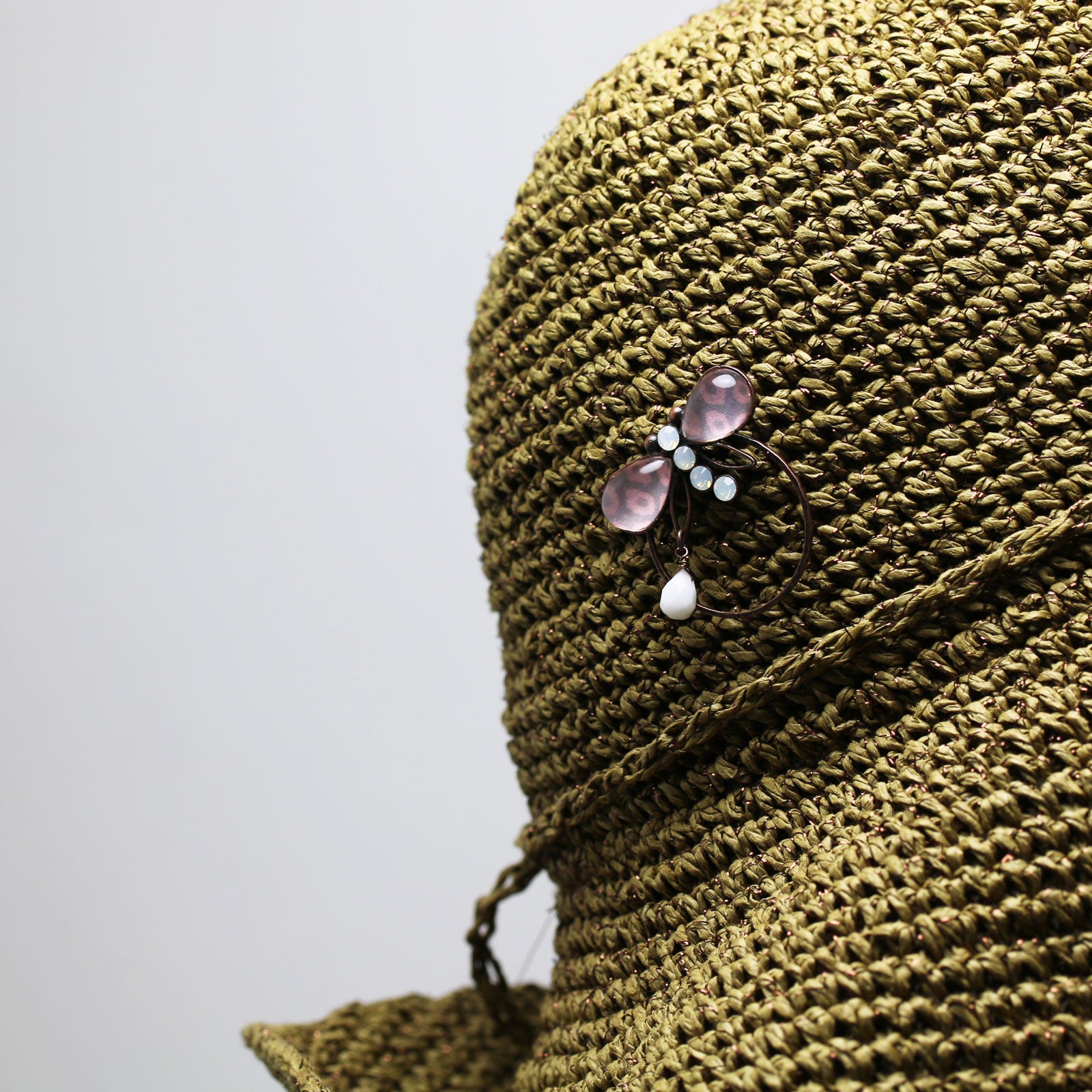 眼鏡ホルダーピンブローチ ピンク トンボ 鹿の子 TAMARUSAN