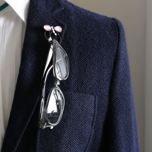 眼鏡ホルダーピンブローチ ピンク トンボ 鹿の子 TAMARUSAN