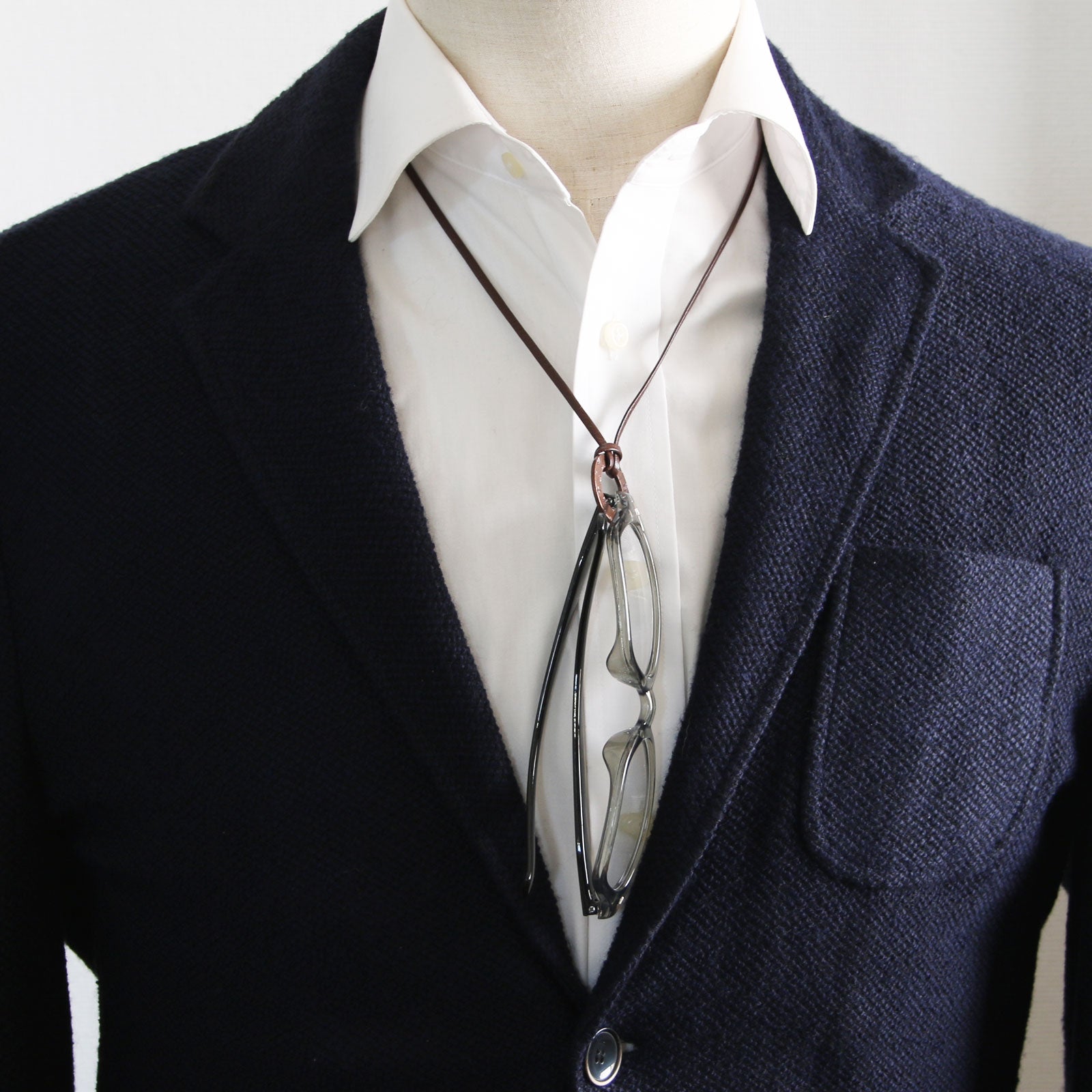 眼鏡ホルダー 革紐 茶色 老眼鏡 三毛猫 TAMARUSAN