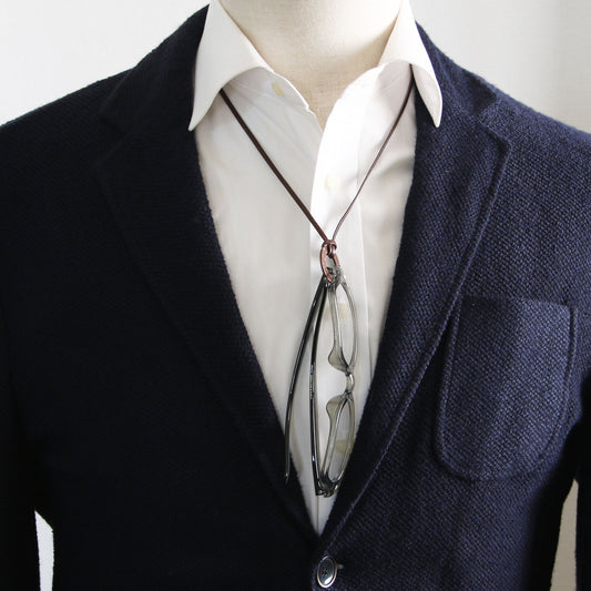 眼鏡ホルダー 革紐 茶色 老眼鏡 三毛猫 TAMARUSAN