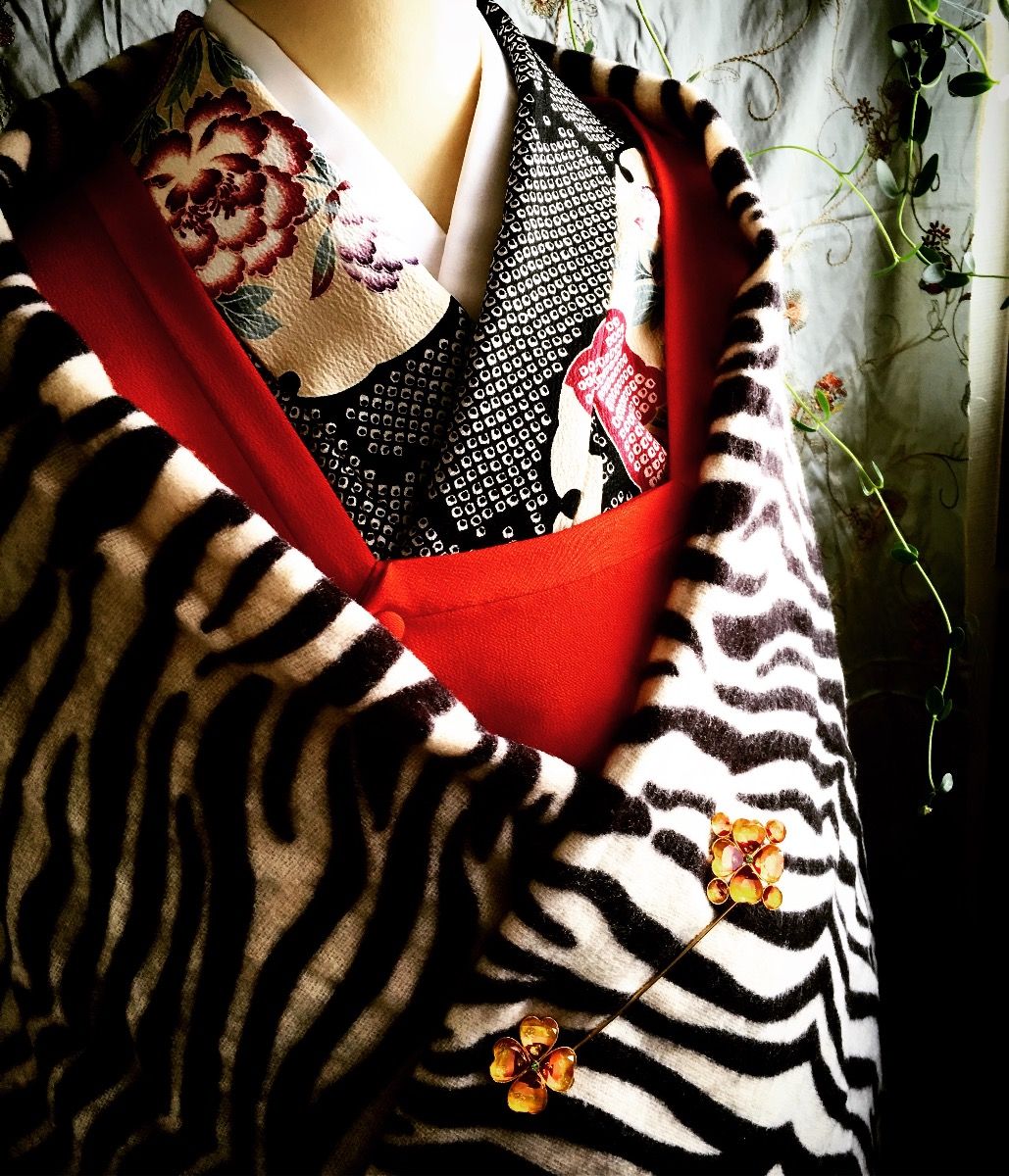 特大 安全ピンブローチ 金 オレンジ 花 TAMARUSAN