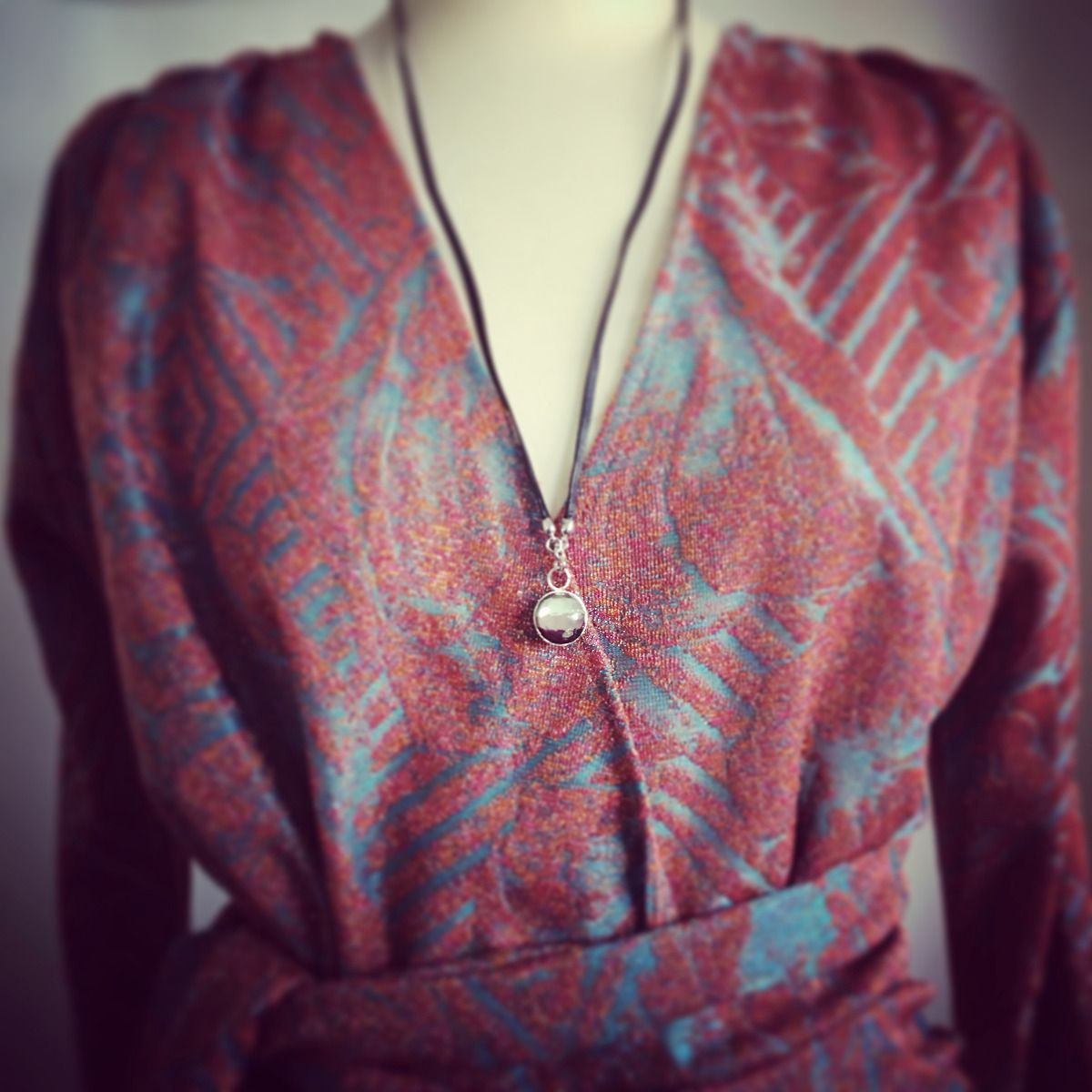 眼鏡ホルダー 男女兼用 紫 老眼鏡 革ひも TAMARUSAN