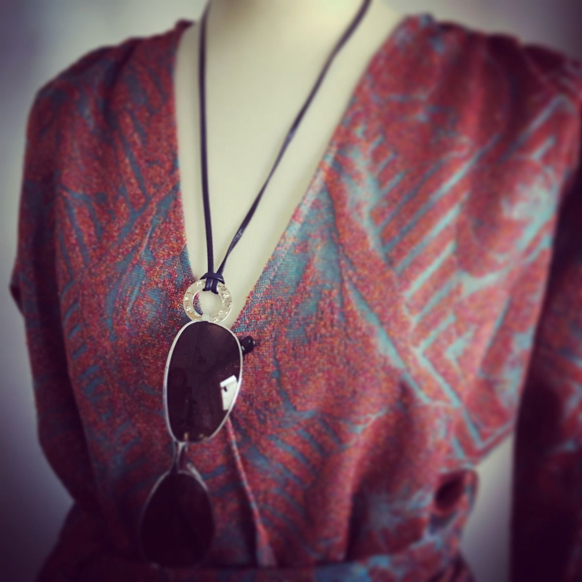 眼鏡ホルダー 男女兼用 紫 老眼鏡 革ひも TAMARUSAN