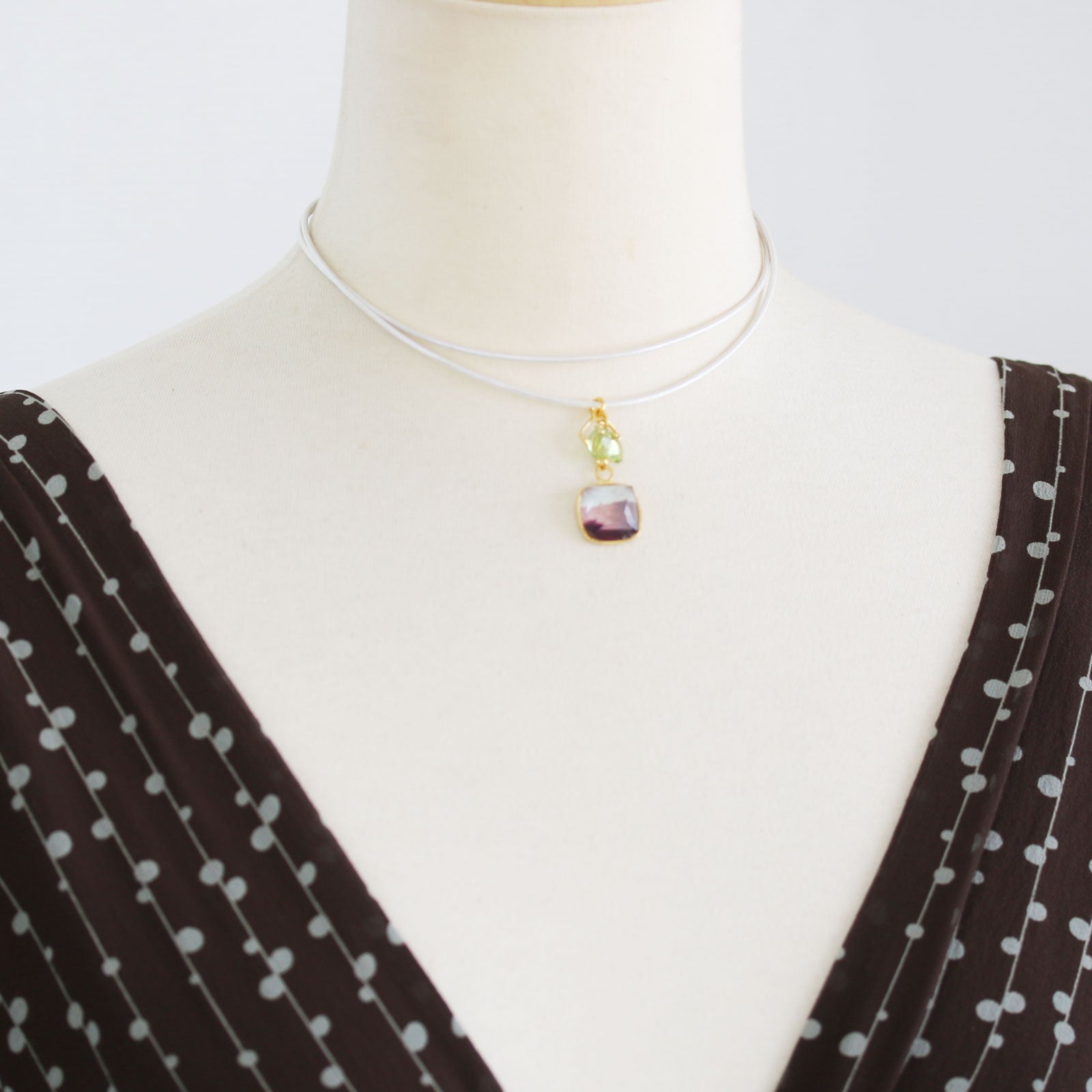 チョーカー 紫 ペリドット 2連革紐 TAMARUSAN