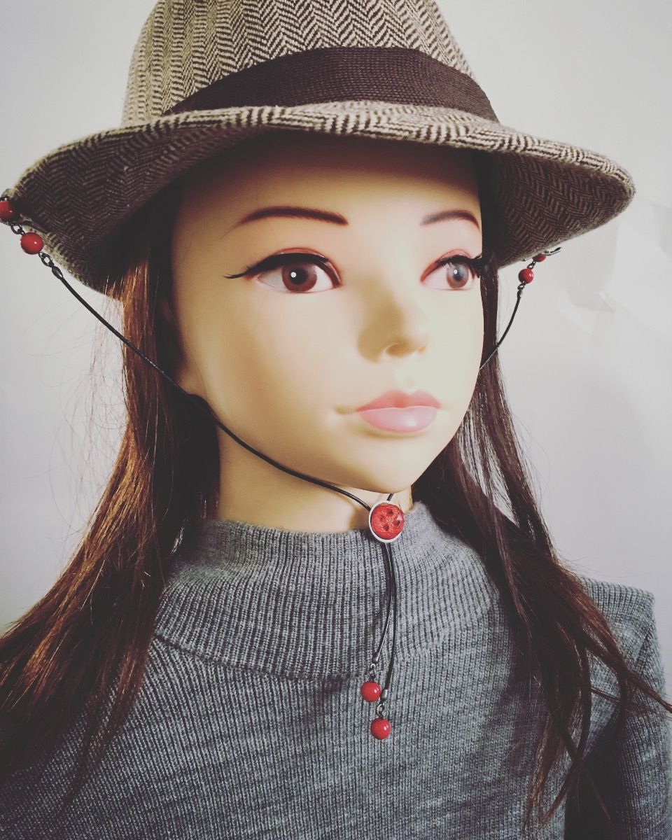 帽子留めクリップ 赤 革 珊瑚 TAMARUSAN