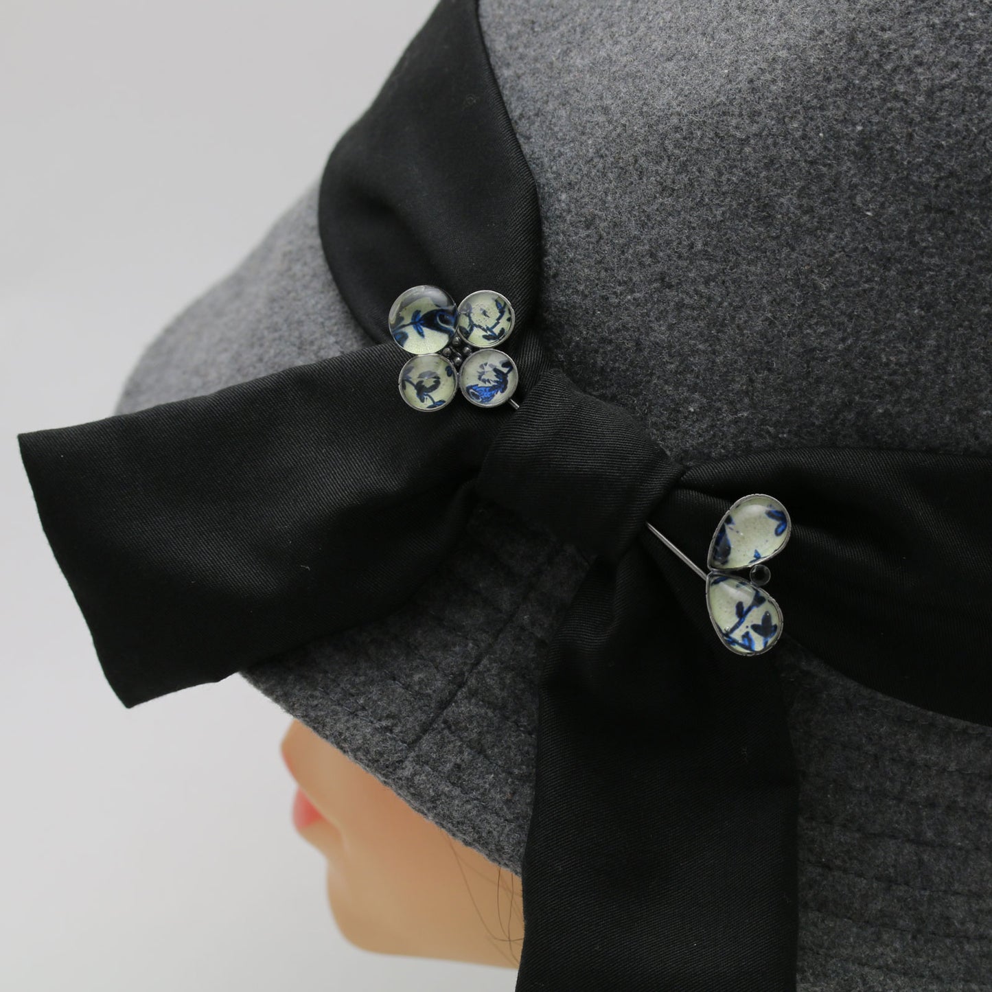 両飾りのハットピン 青 花 樹脂 TAMARUSAN