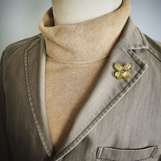 ピンブローチ 水面 蝶 ゴールド 水色 TAMARUSAN