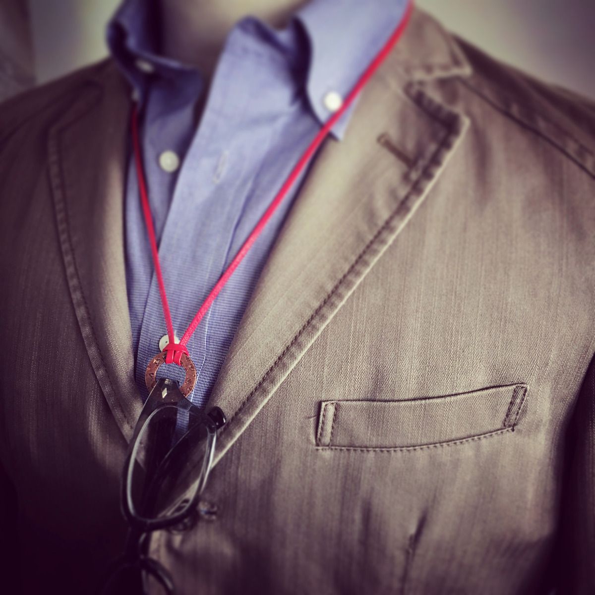 眼鏡ホルダー 赤 すいか 革紐 男女兼用 TAMARUSAN