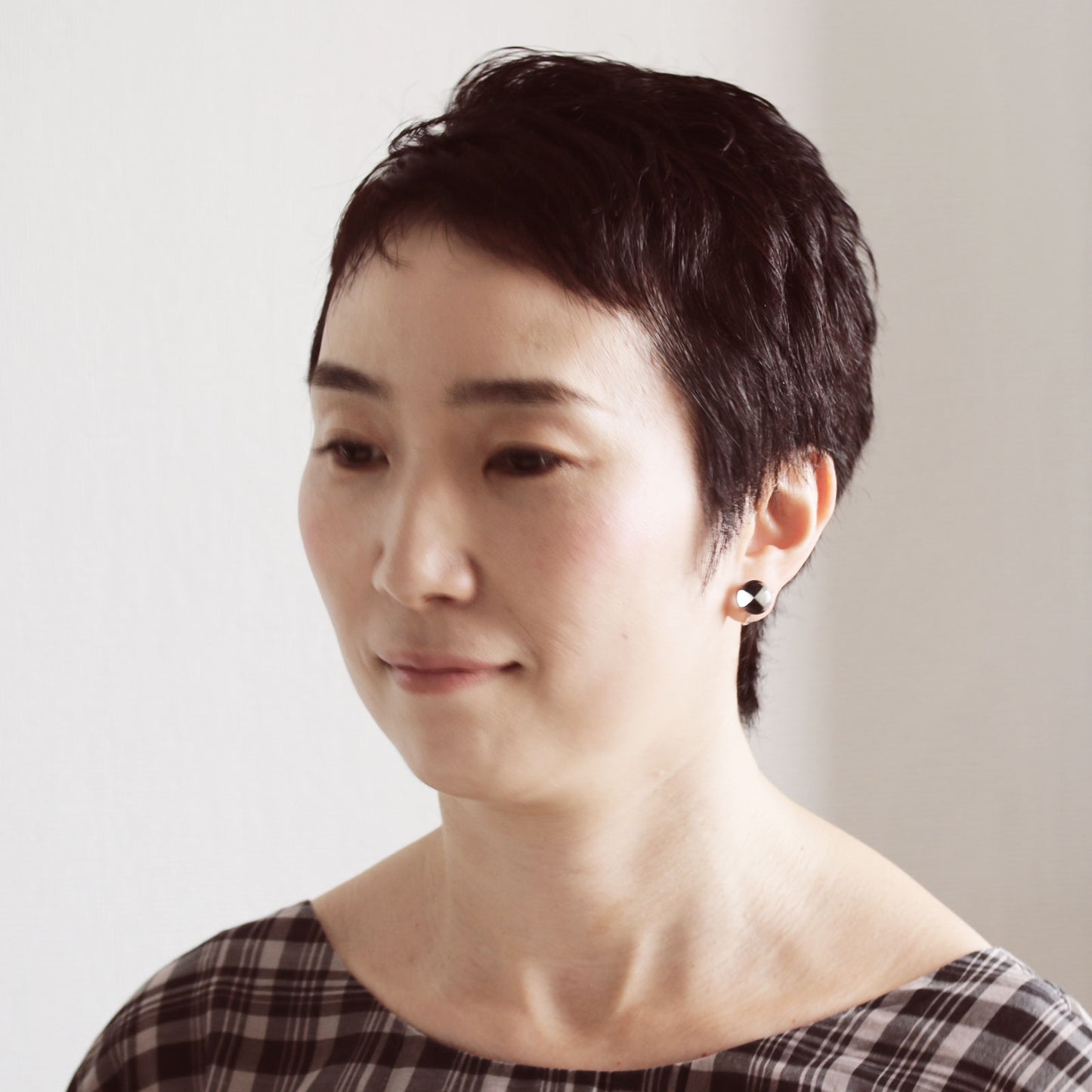 イヤリング 白黒 樹脂 シンプル TAMARUSAN