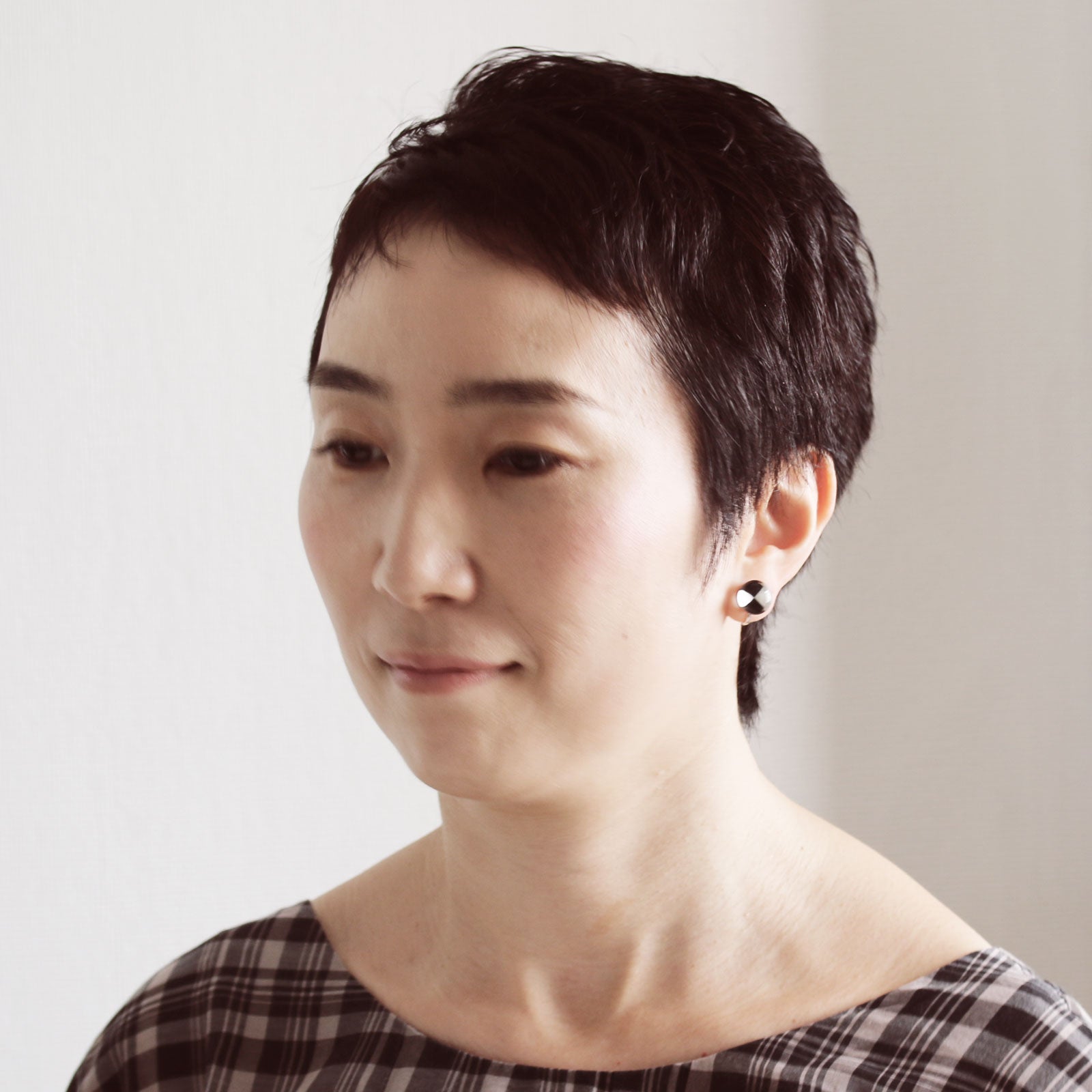 イヤリング 白黒 樹脂 シンプル TAMARUSAN