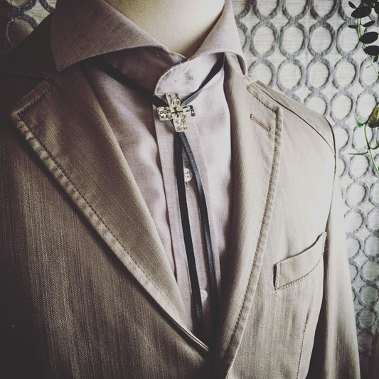 革紐ループタイ 白黒 十字 TAMARUSAN