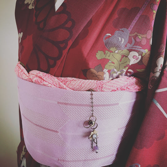 根付 帯飾り アメジスト ブルーレス ユリ 紫 TAMARUSAN