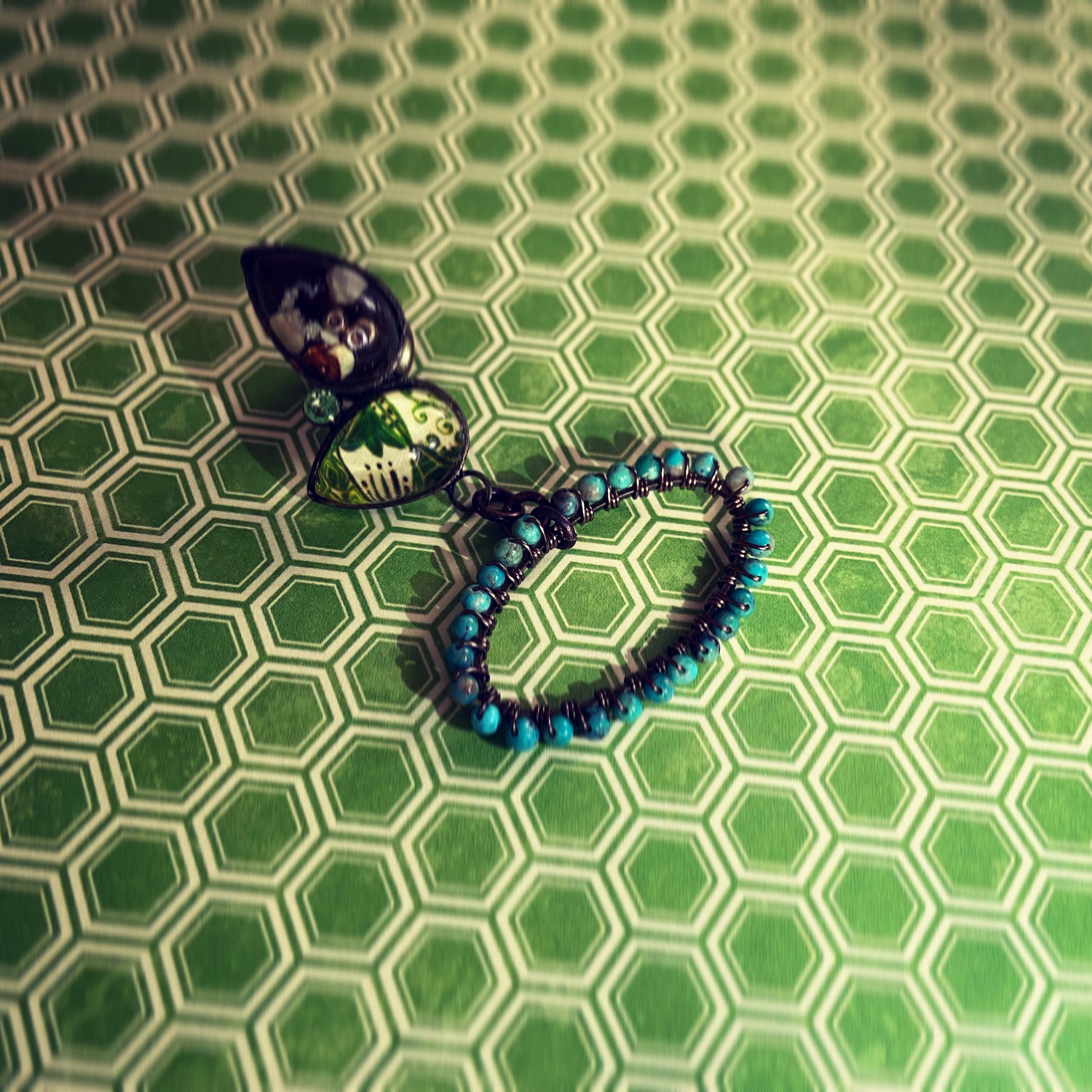 眼鏡ホルダーブローチ