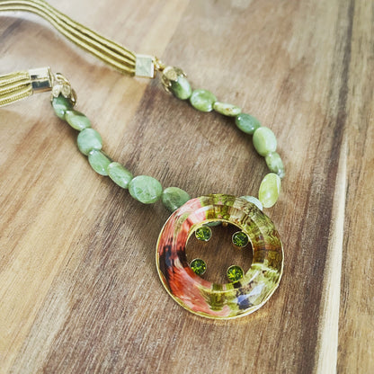 ネックレス 山吹色 リボン 赤 グリーンガーネット ネックレス