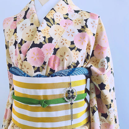 根付 ベージュ 革紐 珊瑚 TAMARUSAN