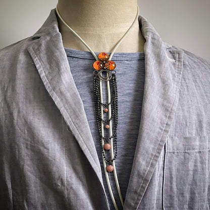 ループタイ 革 メタリックホワイト ピンク ネックレス