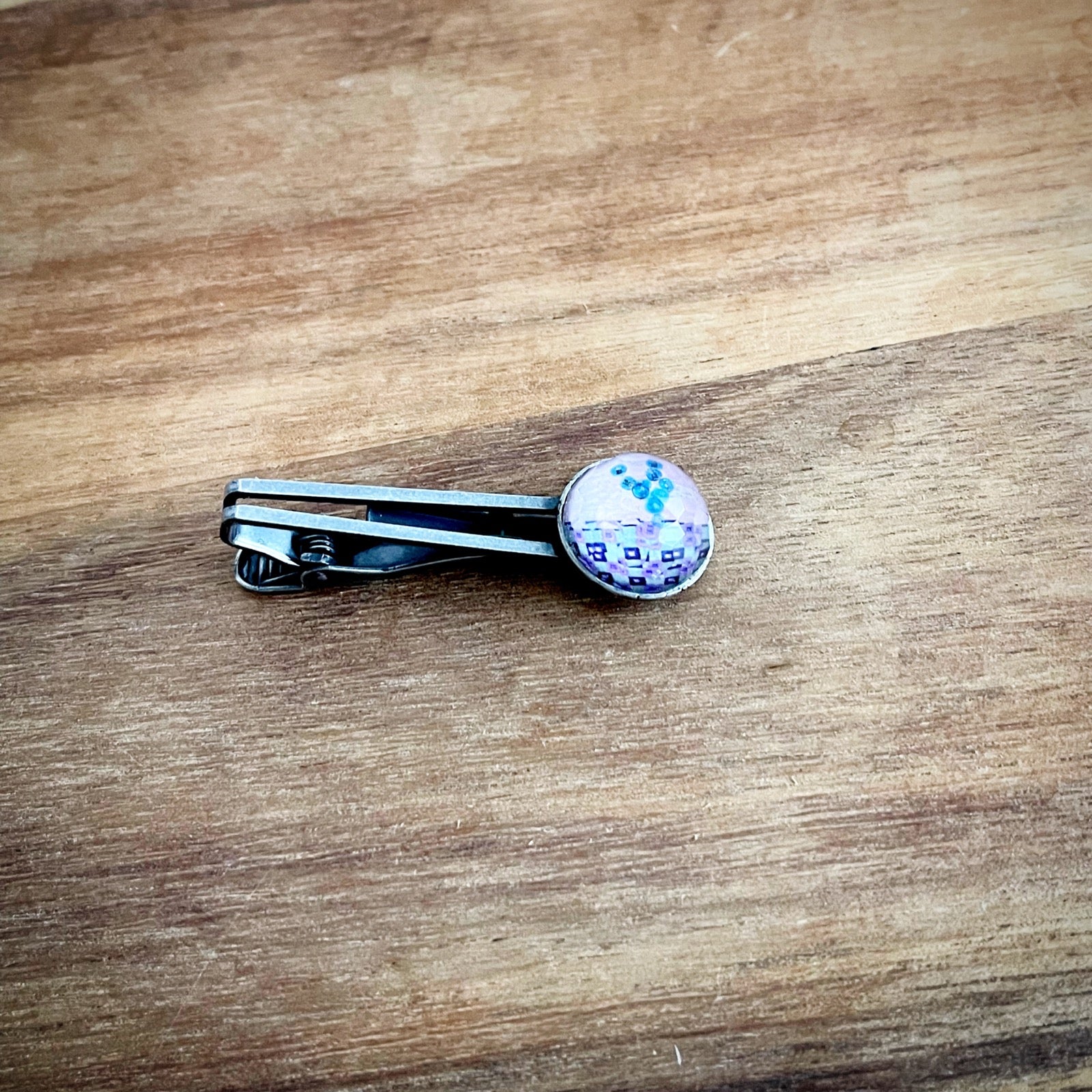 ネクタイピン カーペット柄 紫 丸 ハンドメイド ネクタイピン