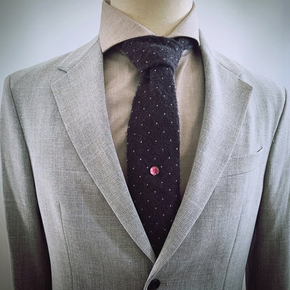 タイタックピン ピンク 樹脂 カーペット柄 TAMARUSAN