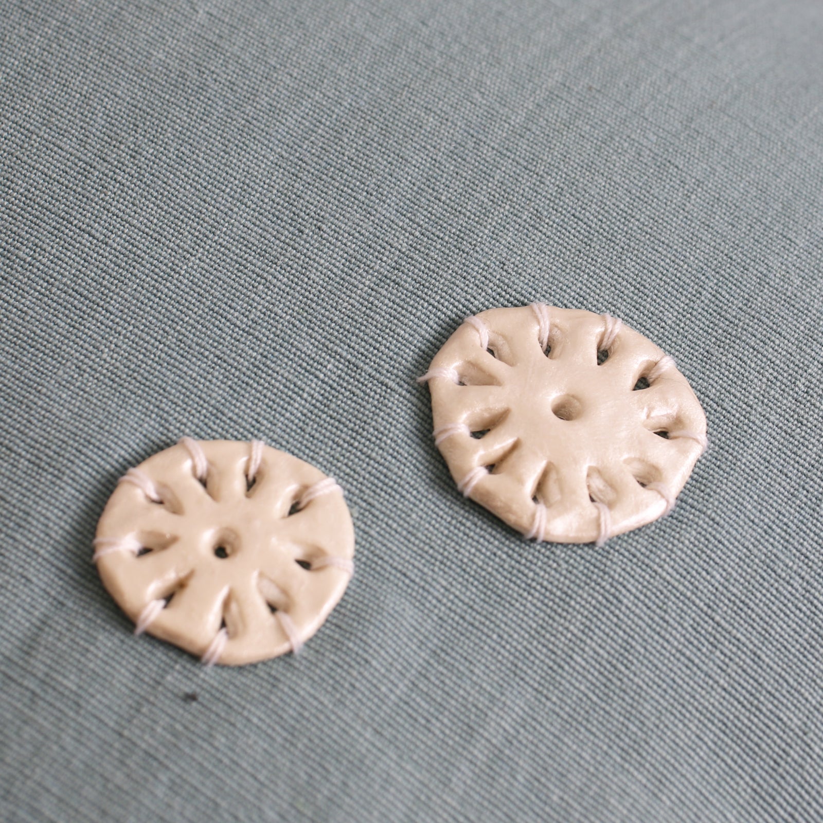 鴨クッションカバー 水色 刺繍 レンコン インテリア雑貨