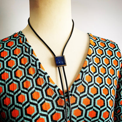 革紐ループタイ 青 ボタン風 メンズアクセサリー TAMARUSAN