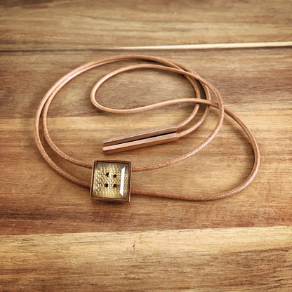 革紐ループタイ ベージュ ピンク 四角 ループタイ