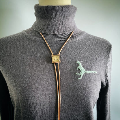 革紐ループタイ ベージュ ピンク 四角 ループタイ