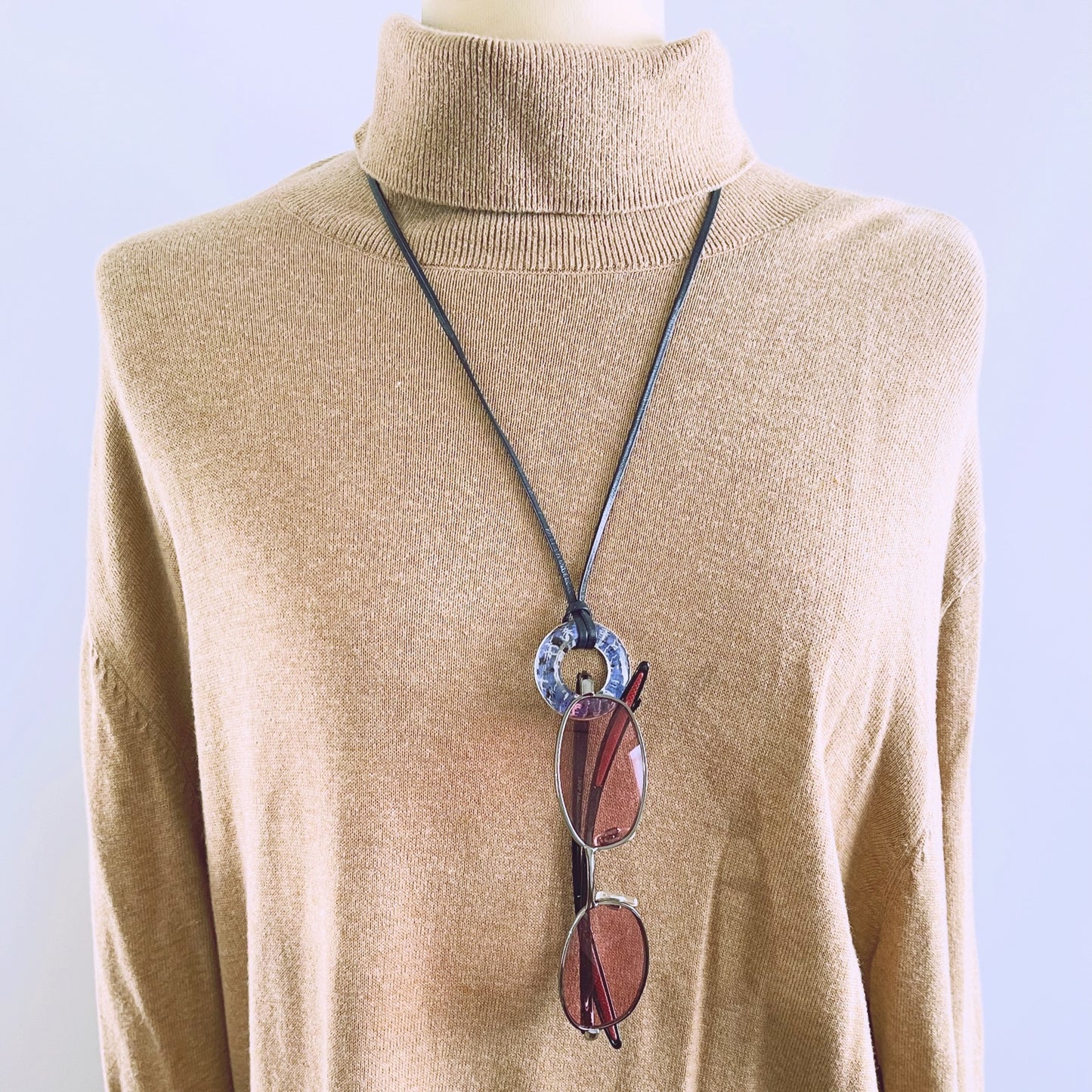 革紐 眼鏡ホルダー ヤモリ 水色 ネックレス 眼鏡ホルダー