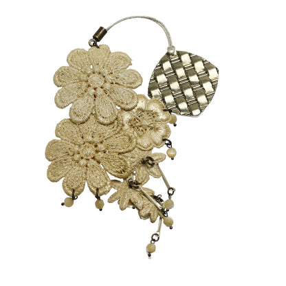 根付 花 ベージュ レース ビーズ TAMARUSAN