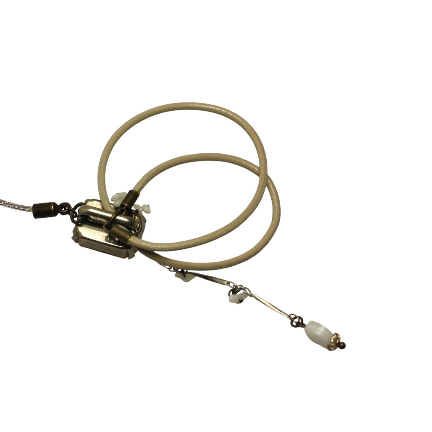 根付 ベージュ 革紐 珊瑚 TAMARUSAN