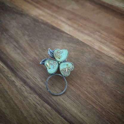 眼鏡ホルダー ピンブローチ スミレ 水色 眼鏡ホルダーブローチ