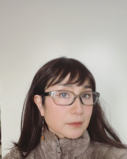 ピアス ピンク 赤 ガラスビーズ アシンメトリーイヤリング