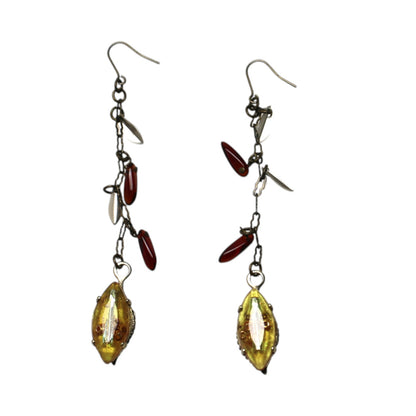 ピアス ピンク 赤 ガラスビーズ アシンメトリーイヤリング