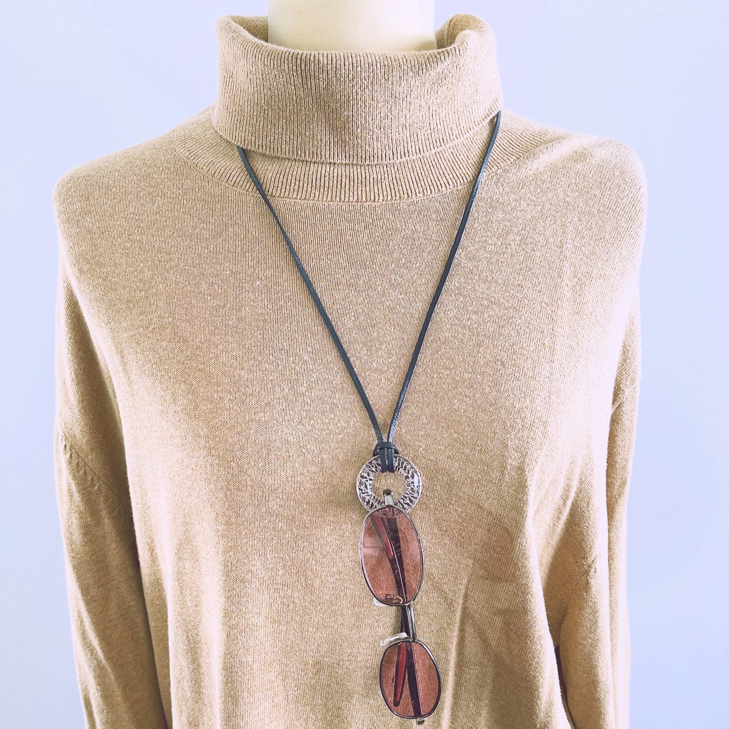 革紐 眼鏡ホルダー 紺 銀 ヘリンボーン 眼鏡ホルダー