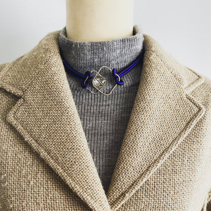 チョーカー 紺 鱗 組紐 正絹 銀 TAMARUSAN