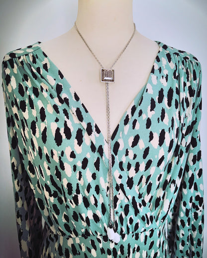 チェーンループタイ 四角 紺 ヘリンボーン TAMARUSAN