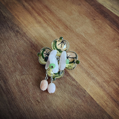 ブローチ 四つ葉 レモン ピンク 天然石 TAMARUSAN