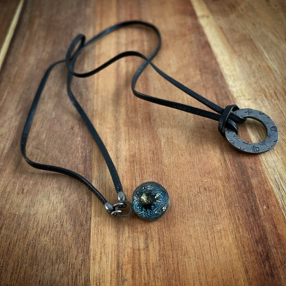 眼鏡ホルダー 革紐 青 マーブル ネックレス TAMARUSAN